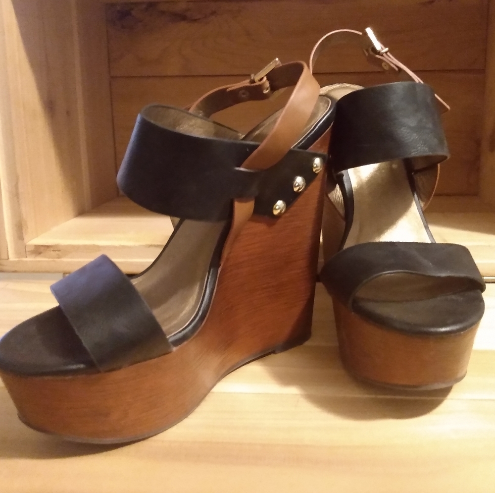 SODA PLATFORM WEDGIES SANDALS